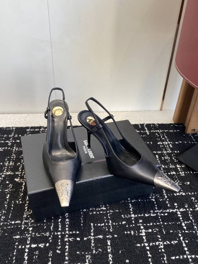 代购级 圣罗兰Saint Lauren* 25Ss新品 铁头 方头 Ysl饰扣优雅大气高跟 Ysl走秀款高跟鞋 各种小裙子搭配起来 完全不挑脚型哦 通透的闪钻在