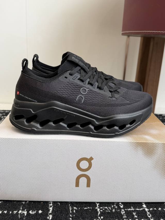 代购级 On昂跑 Cloudsurfer Trail 2 情侣款 户外街头机能风跑步鞋。越界开启全新都市探索，Cloudtec专利科技鞋底搭载耐温耐用革新中底泡