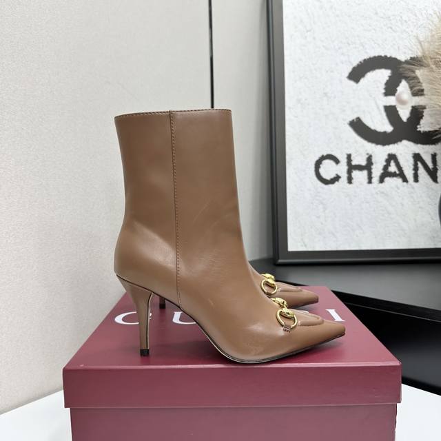 最高版本 2025新款Cucci古奇高跟短靴尖头及踝靴裸靴 顶级版本、欢迎比对. 原版1:1复刻 注意市面通货内里很多都不对版哦请认准咱家正品保证 鞋面：全粒纹