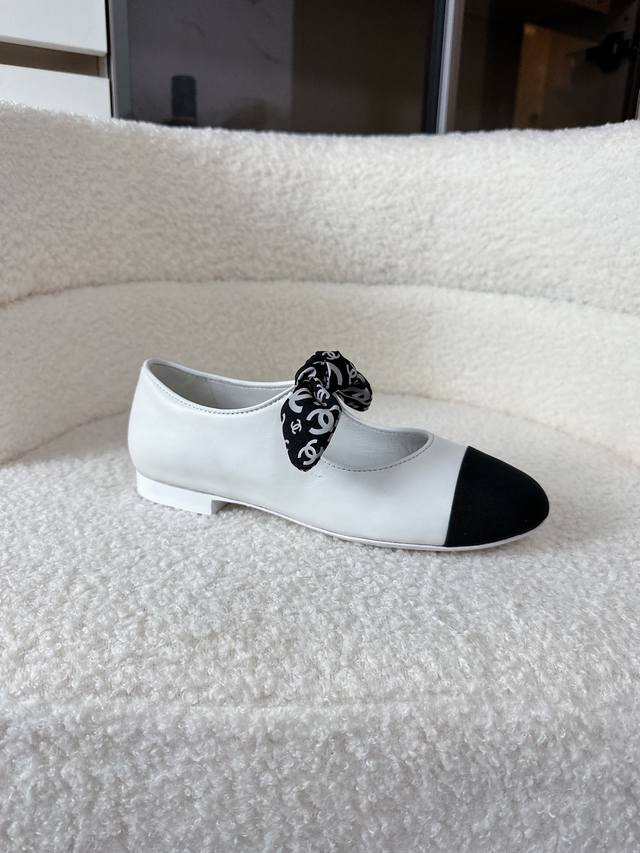 飞机盒+10 香奈儿官网最新款单鞋 专柜同源品质 所有材质均按原版1:1定制 购入正品开发 羊皮面料拼接品牌经典布面 意大利进口真皮底 柔韧轻盈 步履生风 标志