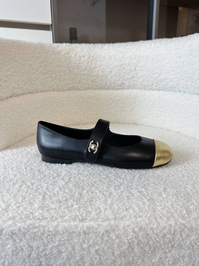 飞机盒+10 Chanel香奈儿官网最新款单鞋 专柜品质 所有材质均按原版1:1定制！特购正品开发，甄选柔软羊皮面料拼色设计，搭配意大利进口真皮底，标志性双C扣