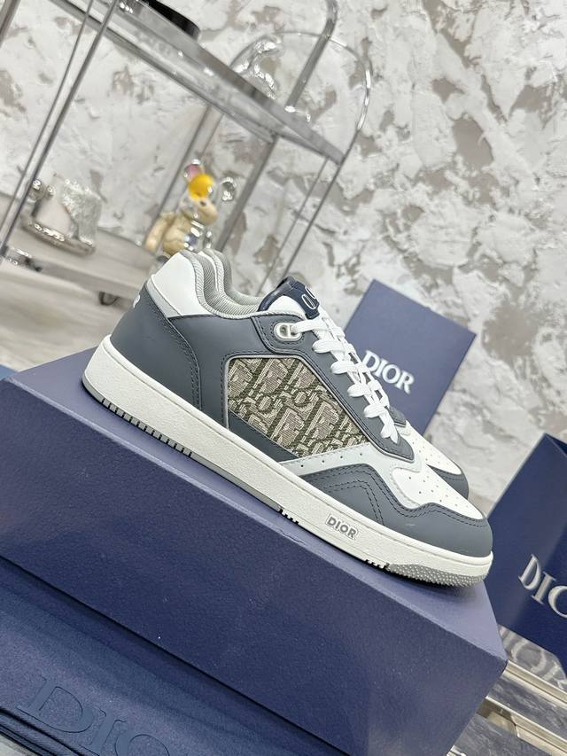 女，男250 低帮 # 迪奥提花刺绣工艺系列顶级版本高低帮休闲运动鞋 独到诠释男装艺术总监金 琼斯 Kim Jo-Nes 崇尚的运动风范，为现代男士呈献新颖的时