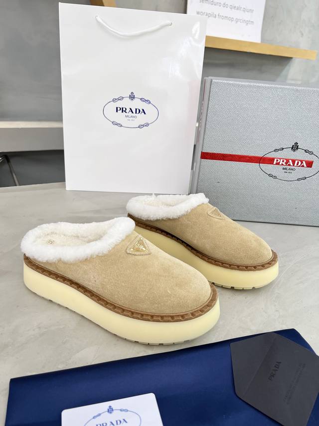 普家重版推出：原版1:1复刻、高品质出货、厚底羊毛鞋时尚走秀款、鞋子上脚超暖和、轻便，鞋型韵味超赞、舒适度百分百、值得拥有。 大底：原版pu大底 鞋面：高丝光牛