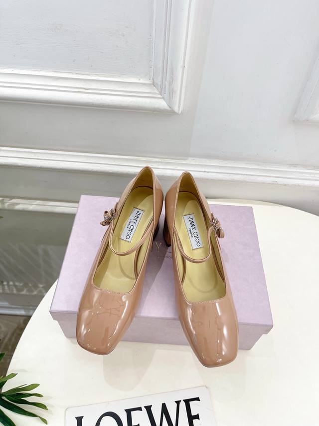 Jimmychoo吉米周 25Ss 2025秋冬新品 专柜最新 Jc珍珠粗跟玛丽珍单鞋 名媛气质款 上脚超级舒适的一款鞋，历久弥新，时髦魅力始于足下，悦享羡慕眼