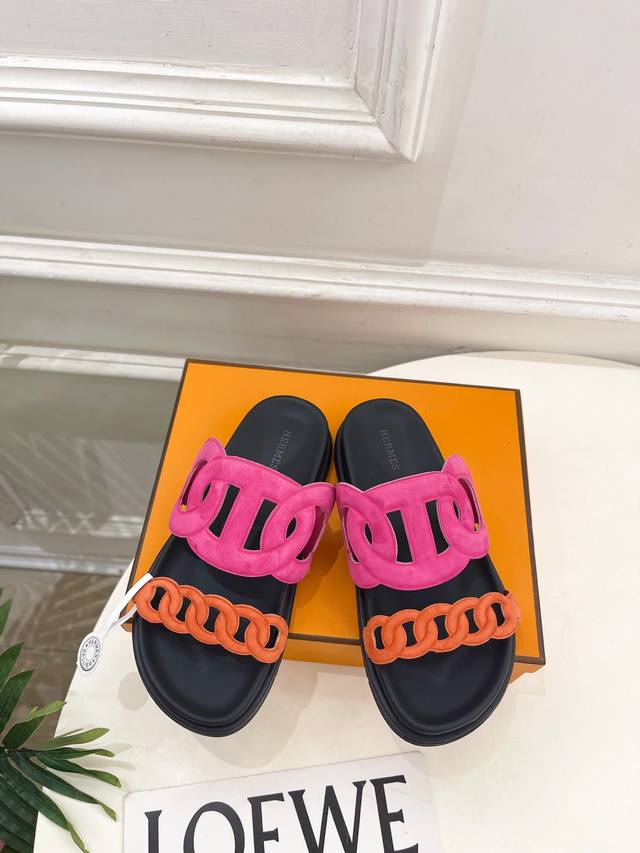 爱玛仕 25 2025新品 顶级版本经典Extra镂空猪鼻子休闲拖鞋系列 鞋面：原版特定皮料 内里：进口混种羊皮 大底：原版开模定制防滑大底 跟高：平底 鞋码: