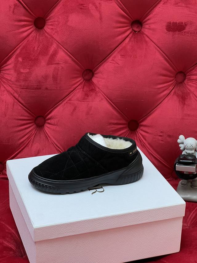 独家实拍 顶级版本 Dior迪奥2026秋冬全新走秀款原版复刻 细节完全区别 全新复古科技电绣风向标 时间抢眼 简约百搭不平凡 面料：原版定制牛反绒 内里：原版