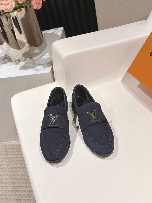 Lv 路易威登 26 2026早秋新款 顶级版本 专柜主打最新款 Lv Capri平底露跟乐福鞋 硬货上新 代购级别！高级感十足！国内外博主刷爆的一款，复古又时