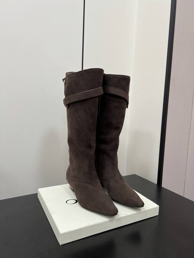 Orinous 25Ss 秋冬新款绝美尖头靴时尚界久违的极简之美 经典时尚配色 毫不费力的优雅风来袭 时髦 精致 绝美 开边珠外穿时尚气质简约新款日常拖鞋美出高