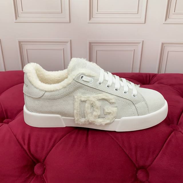 毛里为订做款. 女款 男款 高端版本 品牌大底Dolce & Gabbana 高端质量 品牌大底 独家精工定制上市 工艺点缀绝美奢华闪耀 精湛的做工 众多人至爱