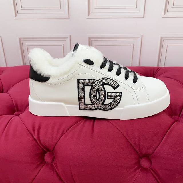 毛里为订做款. 女款 男款 高端版本 品牌大底Dolce & Gabbana 高端质量 品牌大底 独家精工定制上市 工艺点缀绝美奢华闪耀 精湛的做工 众多人至爱