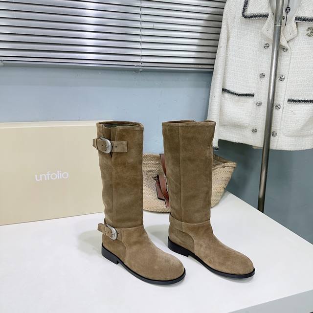 高品质出厂 ！小众潮牌 Unfolio 25Ss秋冬新款复古搭扣圆头马丁靴直筒一脚蹬中靴骑士靴！ 英伦复古元素 又美又飒！酷炸街！惊为天人！ 这是一个用最好的材