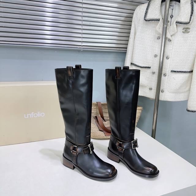 高品质出厂 ！小众潮牌 Unfolio 25Ss秋冬新品复古圆头一脚蹬粗跟长靴骑士靴！ 复古潮靴 一脚蹬进时尚圈 小牛皮质感自带高级滤镜 光面简易百搭 中筒版型