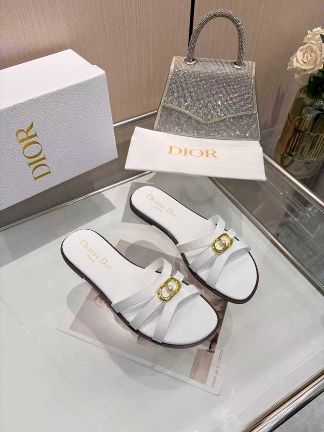 Dior 迪奥新款，11色可选，牛皮面料，码数35-43， ，皮底