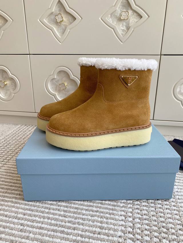 prada 普拉达 新品三角标厚底羊毛雪地靴 材质与工艺： 原版定制进口羊皮毛一体 160%真羊毛 保暖神器 Zp开模橡胶防滑大底 Size：35-39 40、