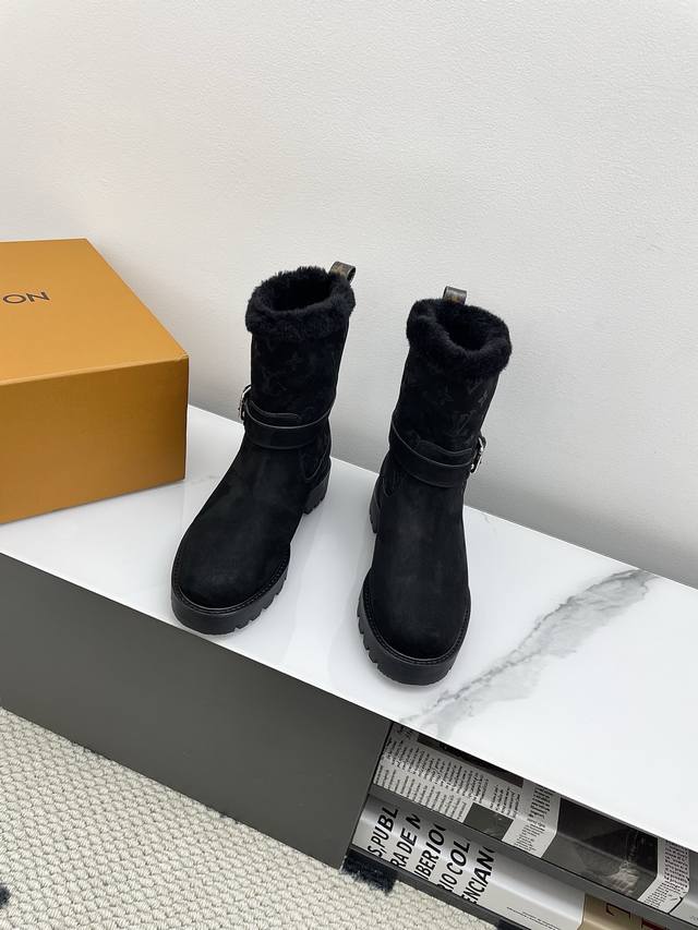 Louis Vuiton 路易威登 2025Ss新款 Lv冬季滑雪系列Monogram雪地靴 辦识度超高！内里柔软羊皮毛，保暖力满分，厚底橡胶鞋底防滑又增高约6