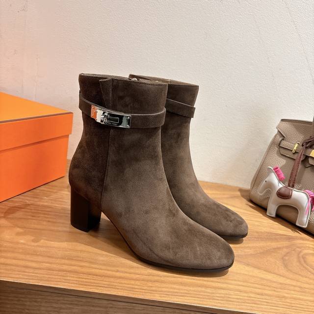 Hermes Fw25New Arrival～ H家2025秋冬 短靴 进口皮料羊京材质，超Nice 方头版型调整多次才完美出货，独家首发，实物均实拍！无比舒适