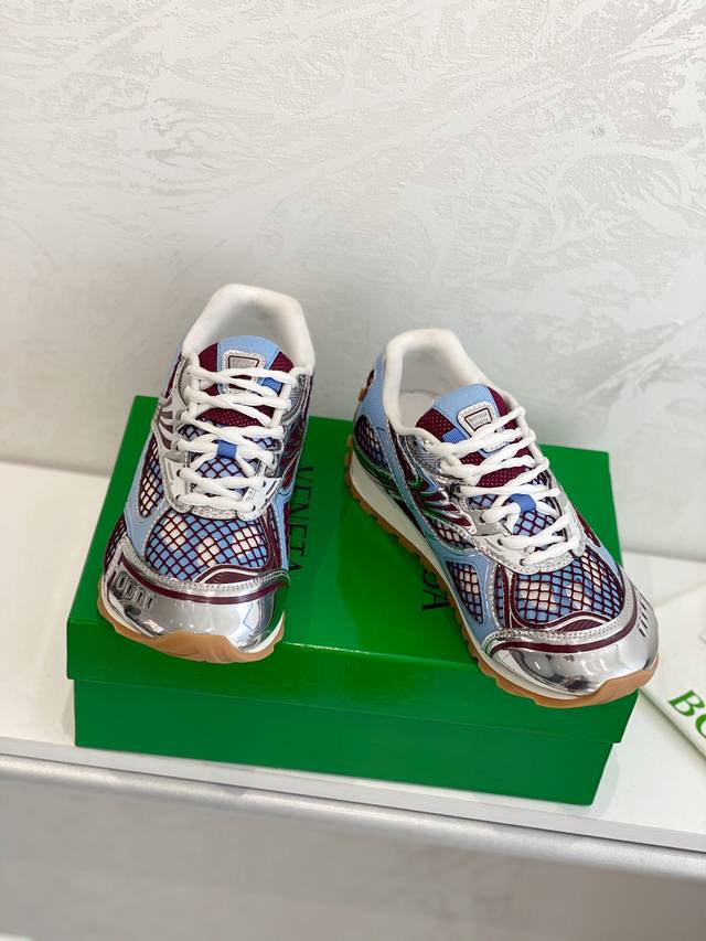 2025新色高端版本 原版1:1情侣款 男款+10新款上架Bv Orbit运动鞋 王一博同款 情侣款老爹Runner运动鞋，采用轻质科技网布面料。搭配几何图案设