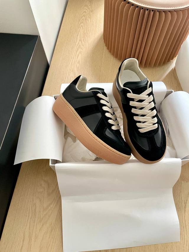 Maison Margiela 全新升级还原版本 Mm6情侣款厚底德训鞋、马吉拉德训鞋 各大博都主有荐推的 永不褪色的阿甘训德鞋 绝对人手入必的德训白小鞋 原版