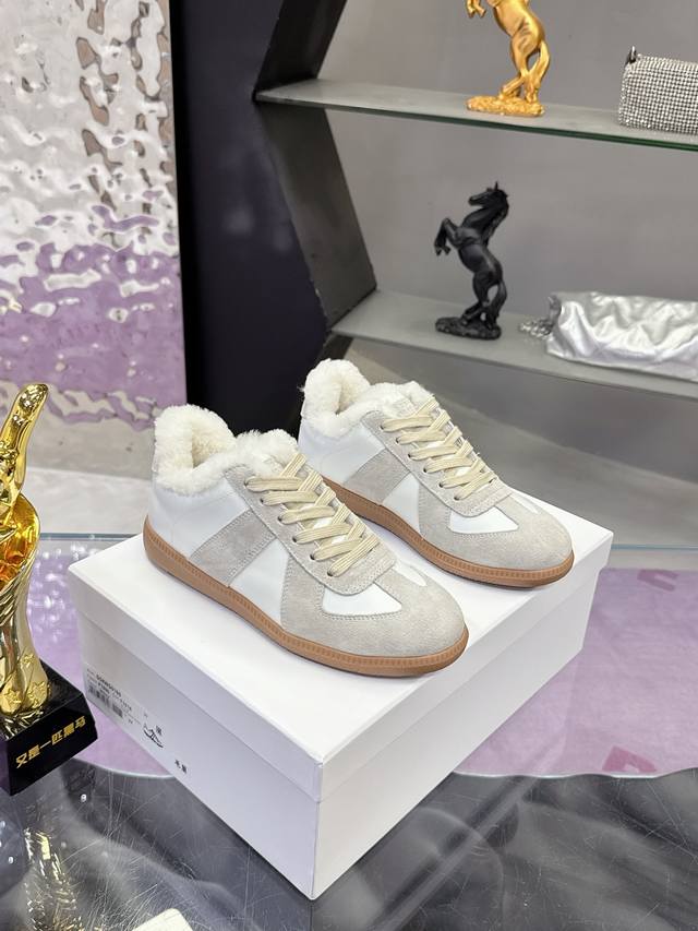 女 男 头层牛皮 澳洲羊毛 德训系列 羊毛款终于出货啦！ 澳洲羊卷毛里德训鞋 为冷星人设计的羊毛款 冬天再也不怕啦 Maisonmargiela Mm6德训休闲