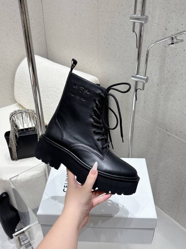 Celine 2025年秋冬新品 全皮厚底马丁靴 系带短靴子｜经典款的质感狂欢 黑色款是永不过时的酷飒标杆，全皮材质高级感拉满，Triomphe压纹暗藏辨识度；