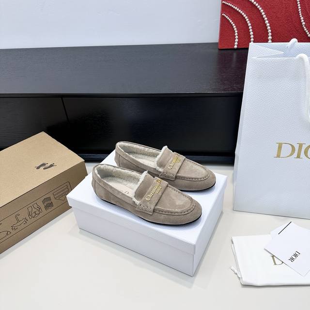 Dior Fw25 New Arrival～ Dior 迪奥 25年新款Cd家25秋冬羊毛乐福鞋，南方宝宝们的过冬神器 精致好看又好穿，好爱 麂皮鞋面，羊毛内里