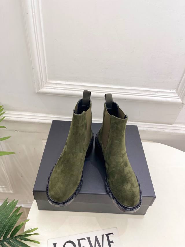 Sain*Laurent 圣罗兰 2025秋冬新品 Ysl英伦风粗跟切尔西短靴上新 Bs顶级版Ysl超美的一款 以全新的诠释方式首发！极简主义风格 设计超级修饰