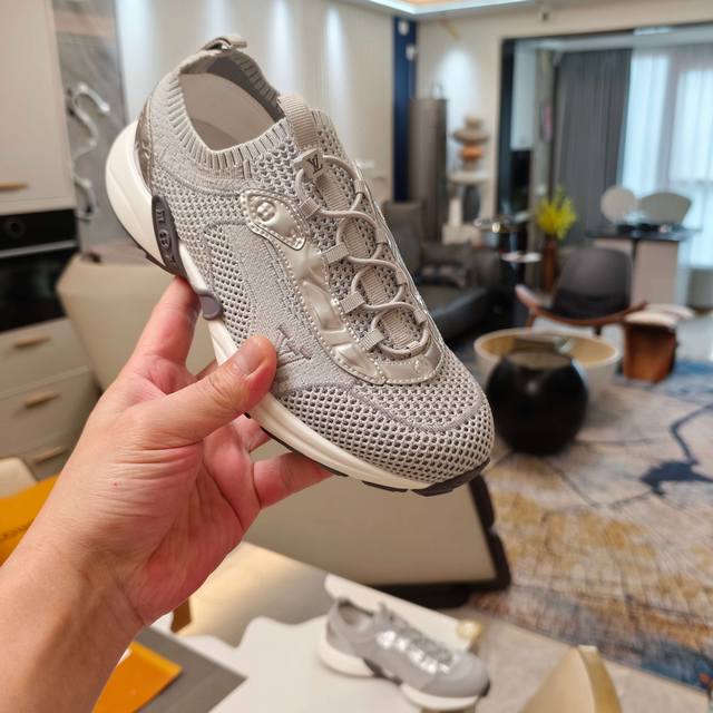 香港 连卡佛Lanecrawford专柜 代工厂p “ ” 25 各界知名网红、模特明星、名媛首选品牌 “路易威登”代购级版本 女款 男款 2025Lanecr