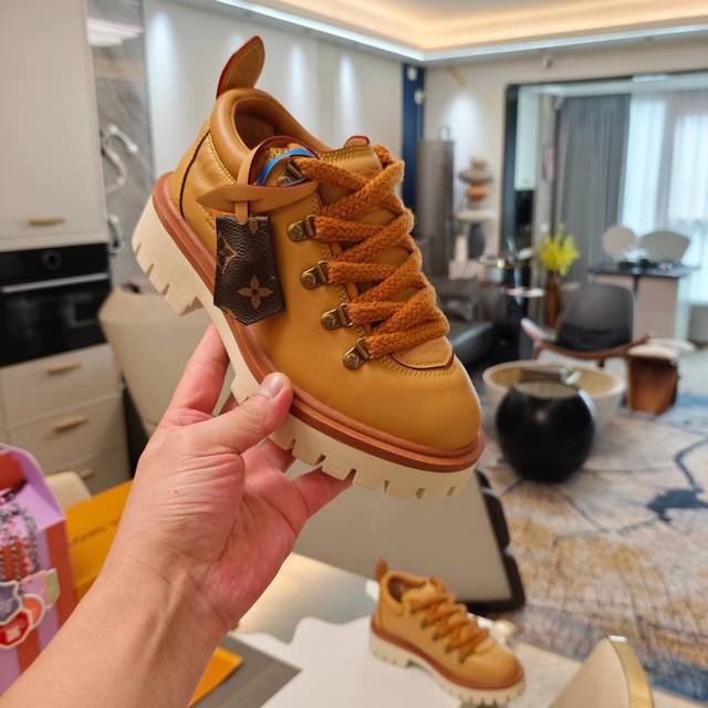 香港 连卡佛Lanecrawford专柜 代工厂p “ ” 25 各界知名网红、模特明星、名媛首选品牌 “路易威登”代购级版本 女款 男款 2025Lanecr