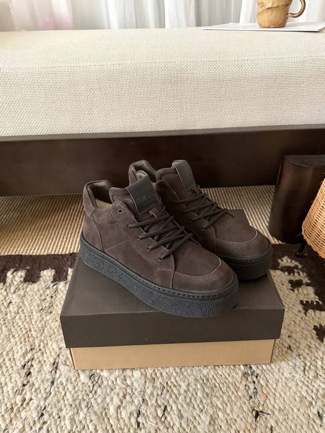 Bl-7096 工装系带板鞋 运动舒适的版型 休闲百搭 私模大底 舒适且防滑效果好 内里羊皮毛一体 有颜又有料 不冻脚过冬 必须要安排上！ Size：39 44