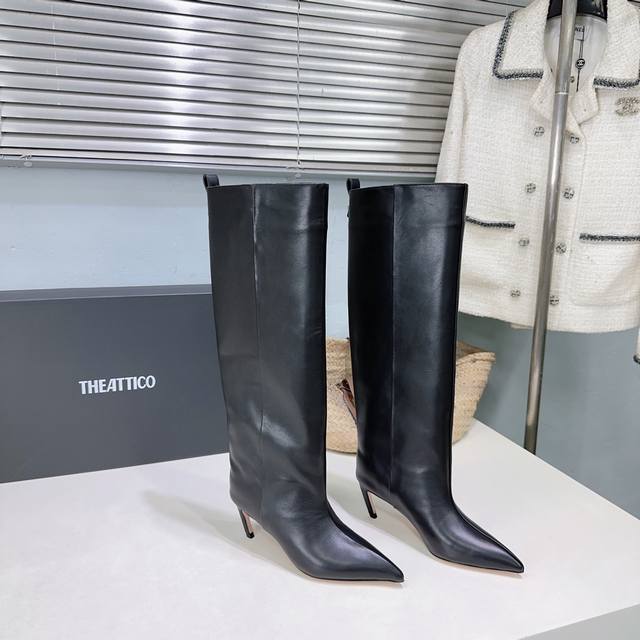 高品质出厂 ！小众潮牌 The Attico 2025Ss秋冬新品时髦直筒尖头高跟长靴 超高品味单品 搭配一切衣服都好看的一双靴 太绝了 原版1W购入 完美还原