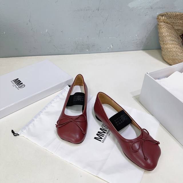 高品质出厂 ！小众潮牌Maison Magical 2026春夏Mm6马吉拉新品最近超级的芭蕾舞猪鼻子方头单鞋！ 舒适度不用说 肯定会很舒服的 廓形 独具匠心的