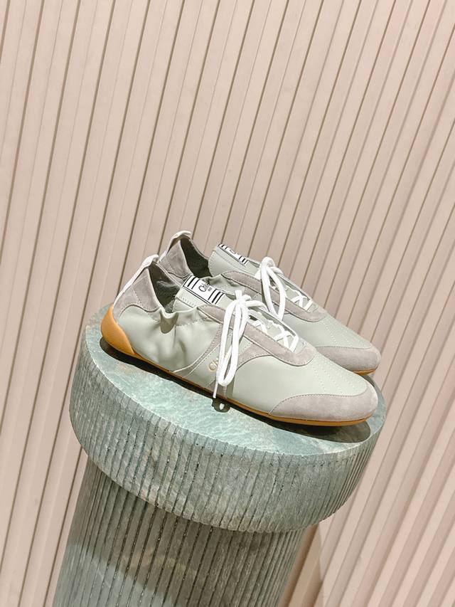 代购级 Chloe 25Ss 新款 德训鞋芭蕾休闲鞋 舒适又时尚好穿又耐穿！ 谁还没拥有这双Chloe蔻依德训鞋，我是真的会伤心今年被它狠狠拿捏，一整个爱住。简