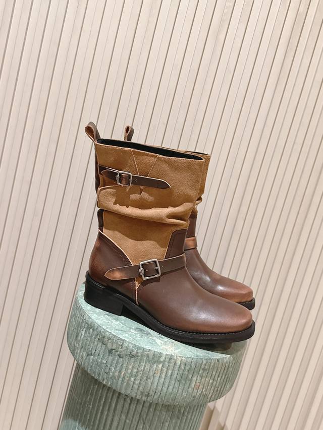顶级版本： Ice Dust设计师品牌秋冬最新款复古皮靴 堆堆靴 超多明星时尚博主种草 当下最流行的型体隔板设计 结合美拉德色系皮料 打造中性休闲风格 酷感十足