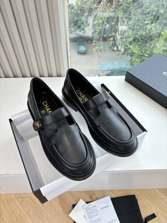 G302所见即所得代购级Chane*25S小香奈儿新款爆品玛丽珍单鞋妥妥的自留款！！比经典款Slingback舒服太多啦！每个颜色上脚都很显白 的显白利器又是火