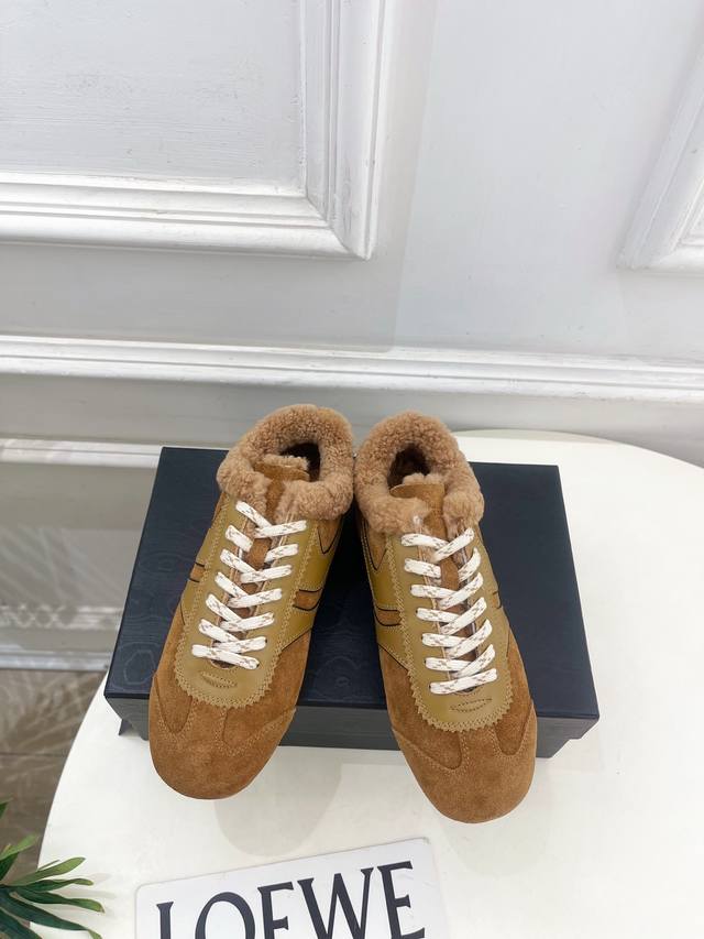 Dries Van Noten ｜25秋冬新品复古德训鞋毛毛鞋 Dvn作为这两年最受欢迎的鬼才设计师品牌，设计简单、奢华的质感让你爱不释手 不想满大街撞款的可以