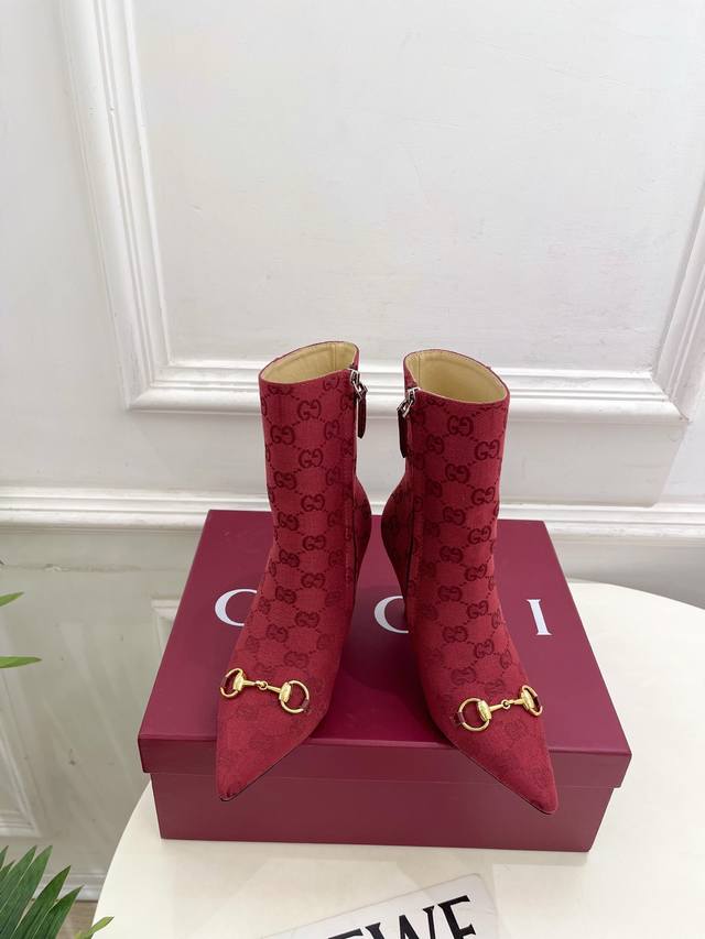 Gucci 古驰 25 2025秋冬新品马衔扣尖头侧拉链高跟短靴 主打系列终于面世，狠货值得期待！原有的经典 创造新设计 Bs代购级别！高级感十足！国内外博主刷