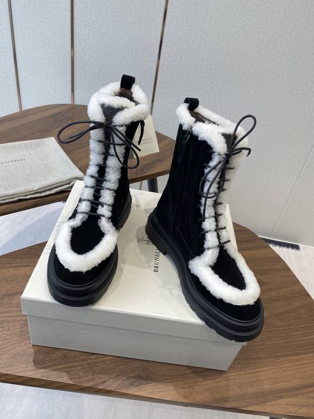 出厂： 独家顶级版本 Bc 2025Ss秋冬新品爆款靴子系列 Brunellocucinelli 源自乐福鞋的经典灵感定义了这款新胶底鞋的现代优雅风格。 珍贵的