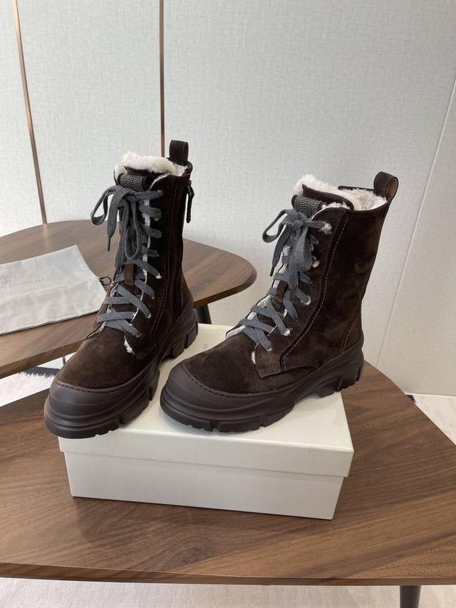 出厂： 独家顶级版本 Bc 2025Ss秋冬新品爆款靴子系列 Brunellocucinelli 源自乐福鞋的经典灵感定义了这款新胶底鞋的现代优雅风格。 珍贵的