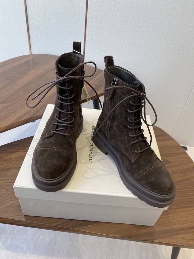出厂： 独家顶级版本 Brunello Cucineli Ss25New Arrival～ 布鲁内诺库奇内利｜秋冬新款系带马丁靴 上脚帅气舒适 秋冬一定要有一双
