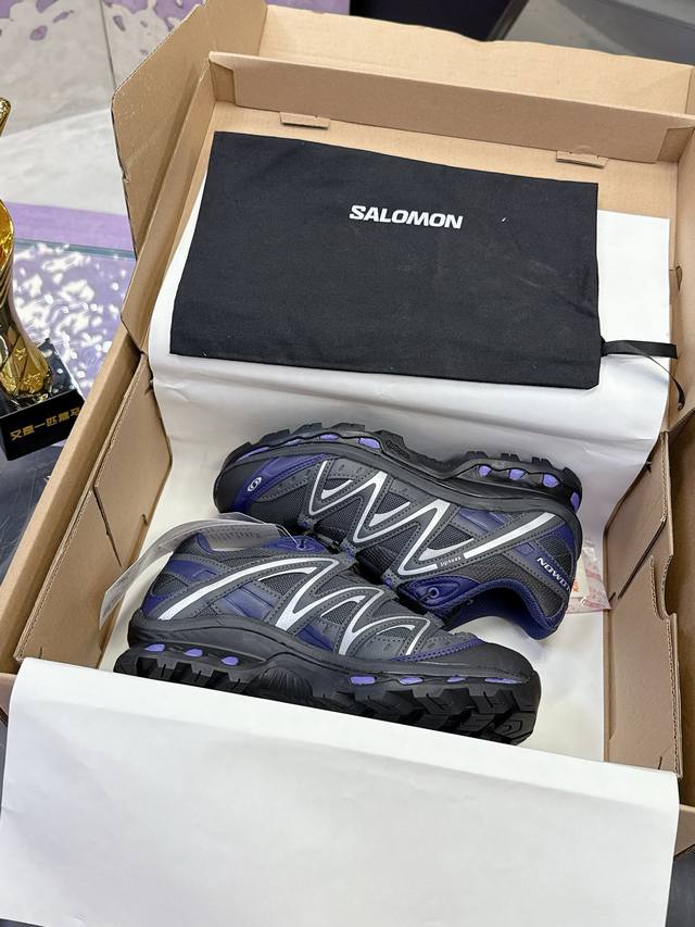 工厂p价p： Salomonxtqsalomon 萨洛蒙 秋冬户外运动 登山 防滑 防震 越野耐磨徒步鞋！ 此款鞋采用近几年比较流行的版型风格设计，外观时尚大气