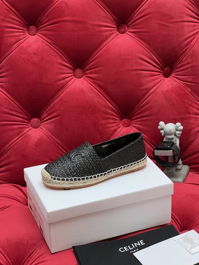 独家实拍 顶级版本 25Ssceline 思琳早春新款爆款渔夫鞋 简约大气时髦 耐看不过时 是时尚圈永不退潮的经典所在 复古的渔夫鞋 鞋面：原版手工编织面 内里