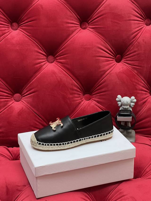 独家实拍 顶级版本 25Ssceline 思琳早春新款爆款渔夫鞋 简约大气时髦 耐看不过时 是时尚圈永不退潮的经典所在 复古的渔夫鞋 鞋面：原版手工编织面 羊皮