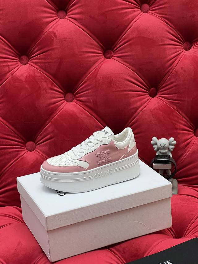 独家实拍 顶级版本 Celine 思琳 25Ss春夏新品走秀款面包鞋 Cny Block厚底系列运动鞋 这一季运动休闲鞋无论从楦型的轮廓 隔板的拼接都让人耳目一