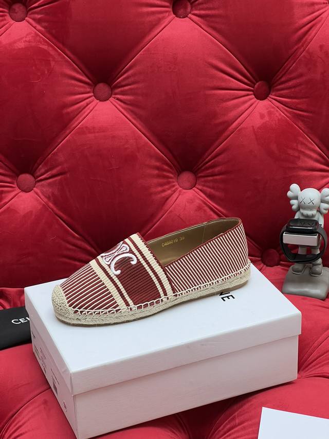 独家实拍 顶级版本 24Ss 顶级代购货 Celin* 思琳字母渔夫鞋系列 夏新款爆款渔夫鞋 简约大气时髦 耐看不过时 是时尚圈永不退潮的经典所在 复古的渔夫鞋