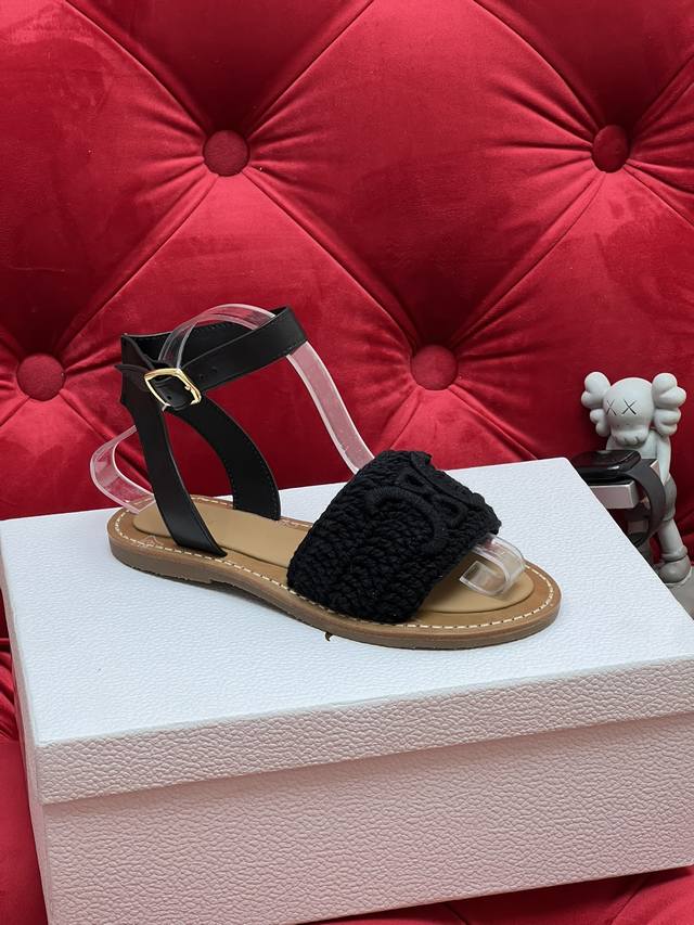 独家实拍 顶级版本 24Ss代购级别 Celine草编牛皮革平底凉鞋 赛琳全系列经典配色 百搭M多裙子 裤子 网红搭配不同颜色袜子穿也超级洋气 看似简单的凉鞋却