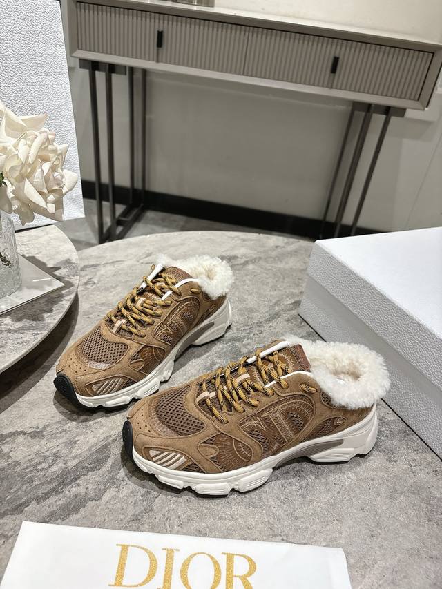 最新爆款 明星款2025主推爆品 全新发售的迪奥 Dior Chrono 新款休闲运动鞋跑鞋老爹鞋半拖 真的酷毙了，未来感十足原版完美复刻！羊毛里 全对版材质