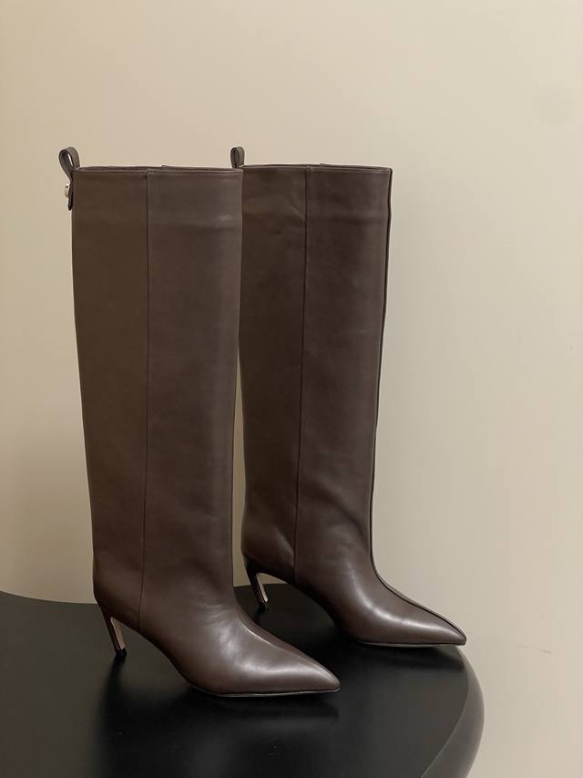 小众潮牌 The Attico 2025Fw秋冬新品时髦直筒尖头高跟长靴网红爆款 超高品味单品 搭配一切衣服都好看的一双靴 太绝了 视觉盛宴 性感自由气质 简约