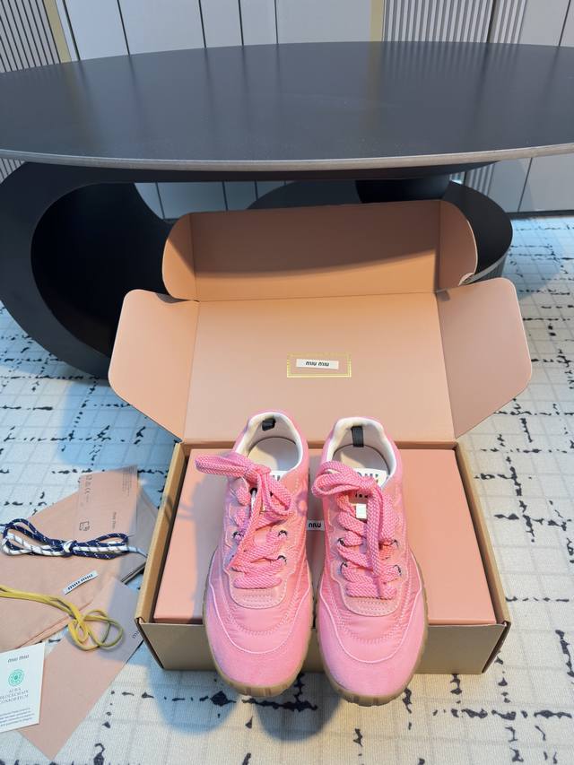 Miumiu25新品时髦复古舒适Tyre系列登山鞋德训鞋运动鞋！ 今年王炸爆款！必荐款！ 今年真的被Miumiu拿捏了..... 步入运动鞋的新纪元，Tyre系