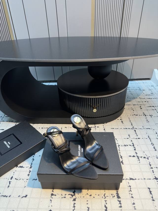 Saint Lauren* Ysl 杨树林新款小金条尖头高跟凉鞋 小姐姐的美丽尤物高跟鞋 优雅迷人性感 女人味十足！ 鞋面：小牛皮 真丝 内里：垫脚羊皮 大底：