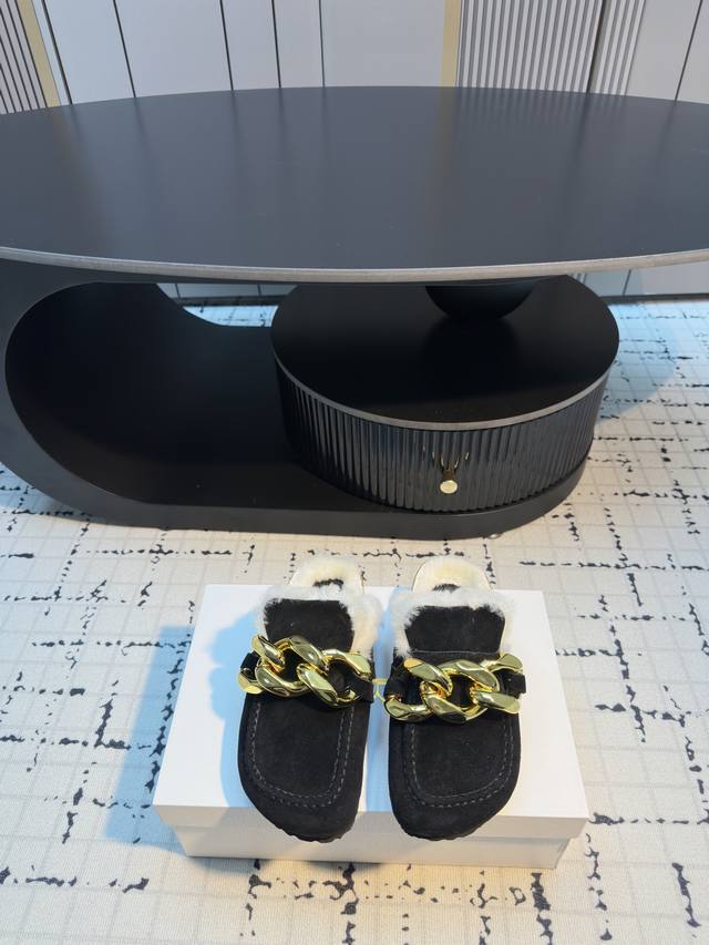 Jw Anderson 25Ss 秋冬新品大金链子毛拖鞋 变天啦 换季啦 天气逐渐变冷 应宝宝们要求加做毛拖鞋 上新一款羊卷毛拖 还不错哦 保暖又可爱 室内室外